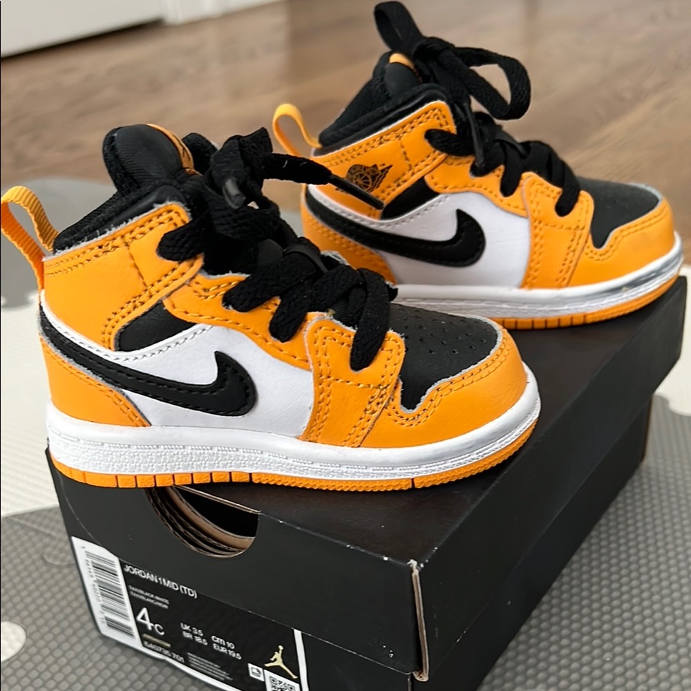 Nike Air Jordan 1 Mid Taxi/Black-White (TD) Toddler Sz 4c